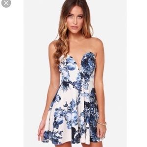 Lulus plunge white and blue floral dress small